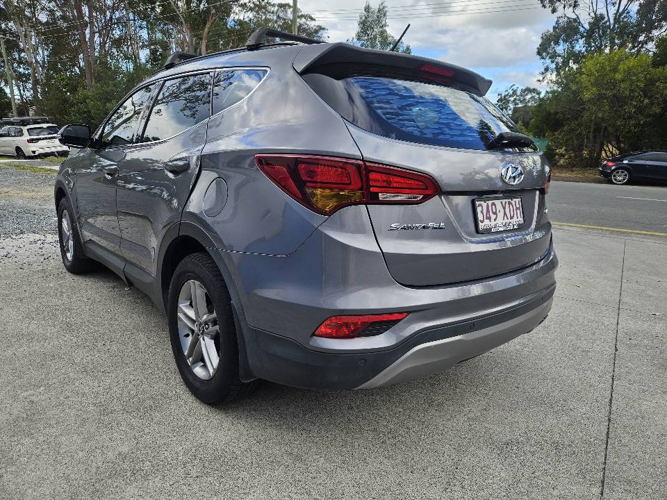 2016 Hyundai Santa Fe  auto low kms 7 seats easy finance 6.jpg